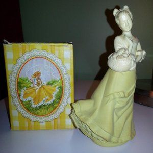 ⭐RARE⭐♥️ANTIQUE♥️ Avon Collector Figurine
